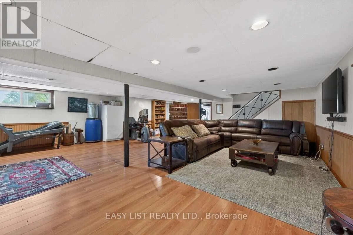 710 SEACLIFF DRIVE