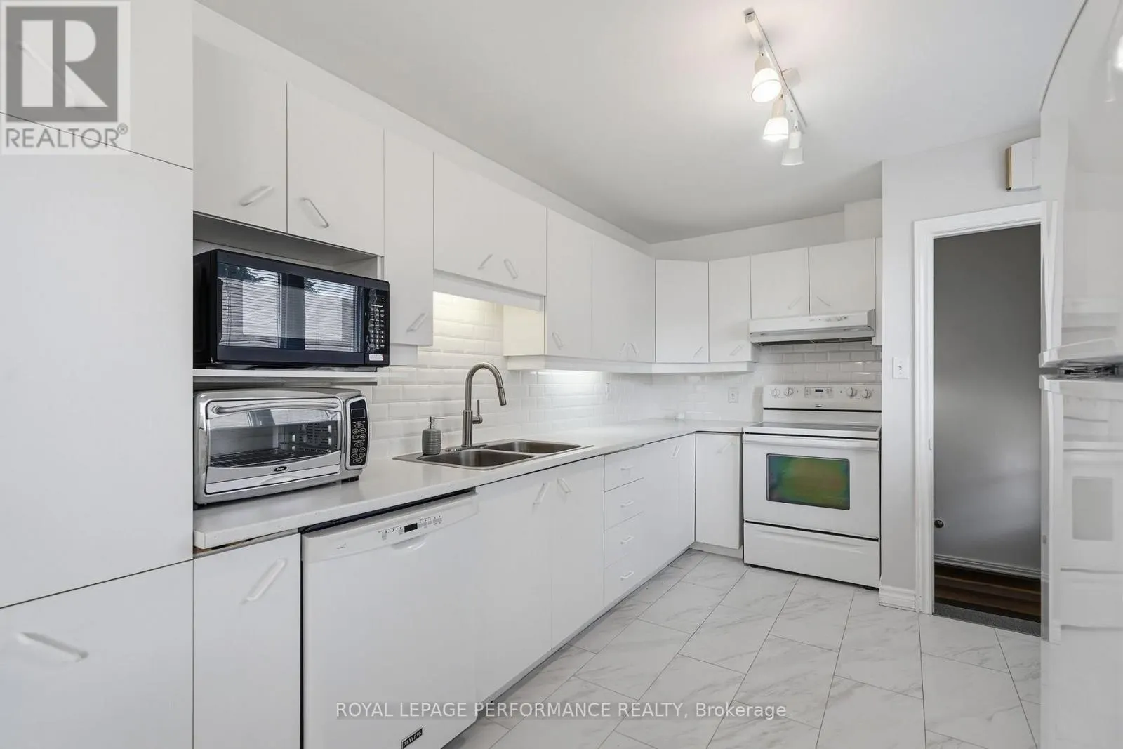 716 CARTIER BOULEVARD