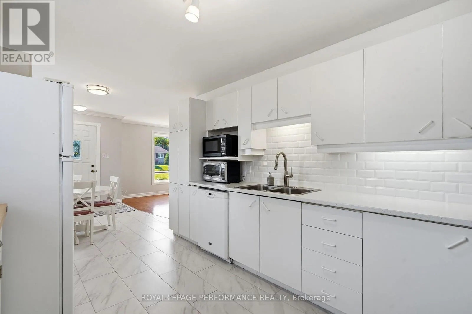 716 CARTIER BOULEVARD