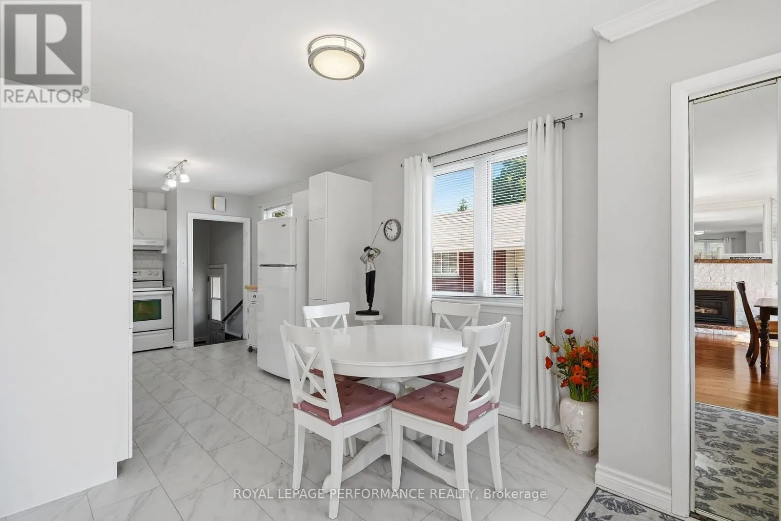 716 CARTIER BOULEVARD