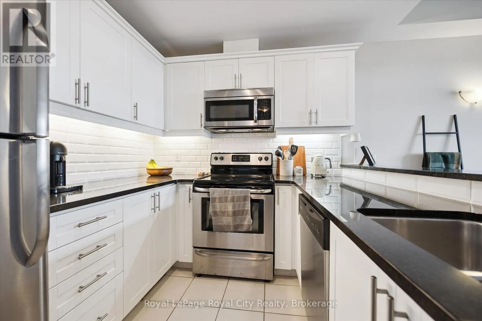 403 - 2 COLONIAL DRIVE #403