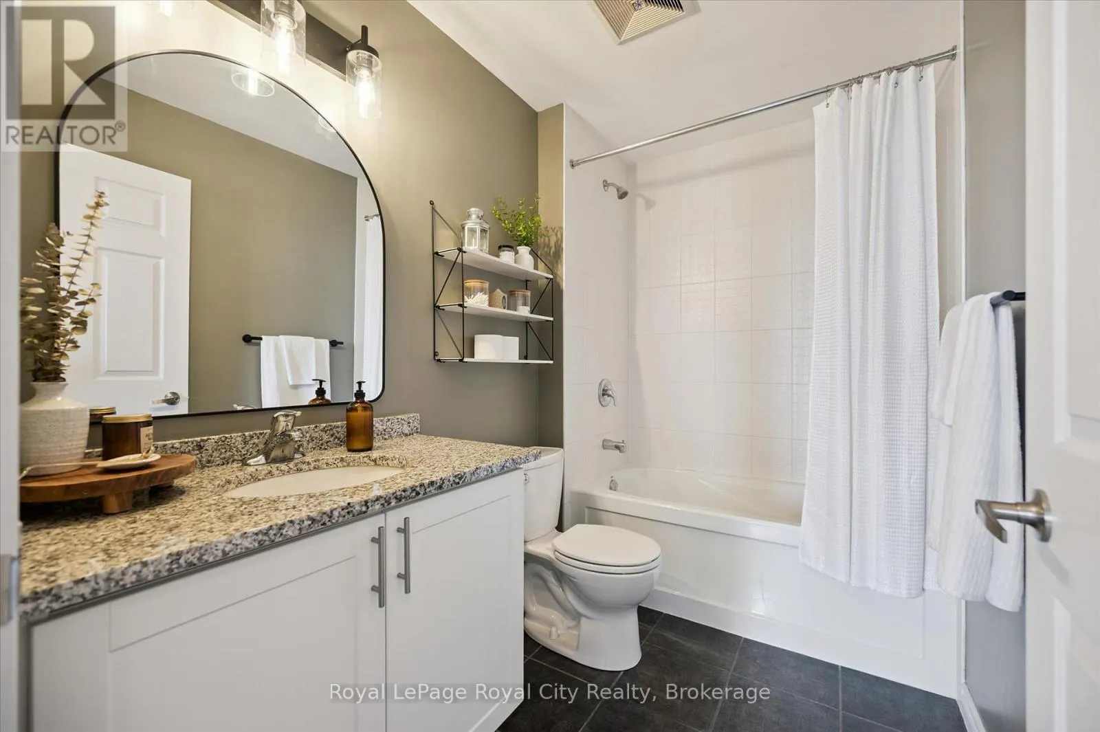 403 - 2 COLONIAL DRIVE #403