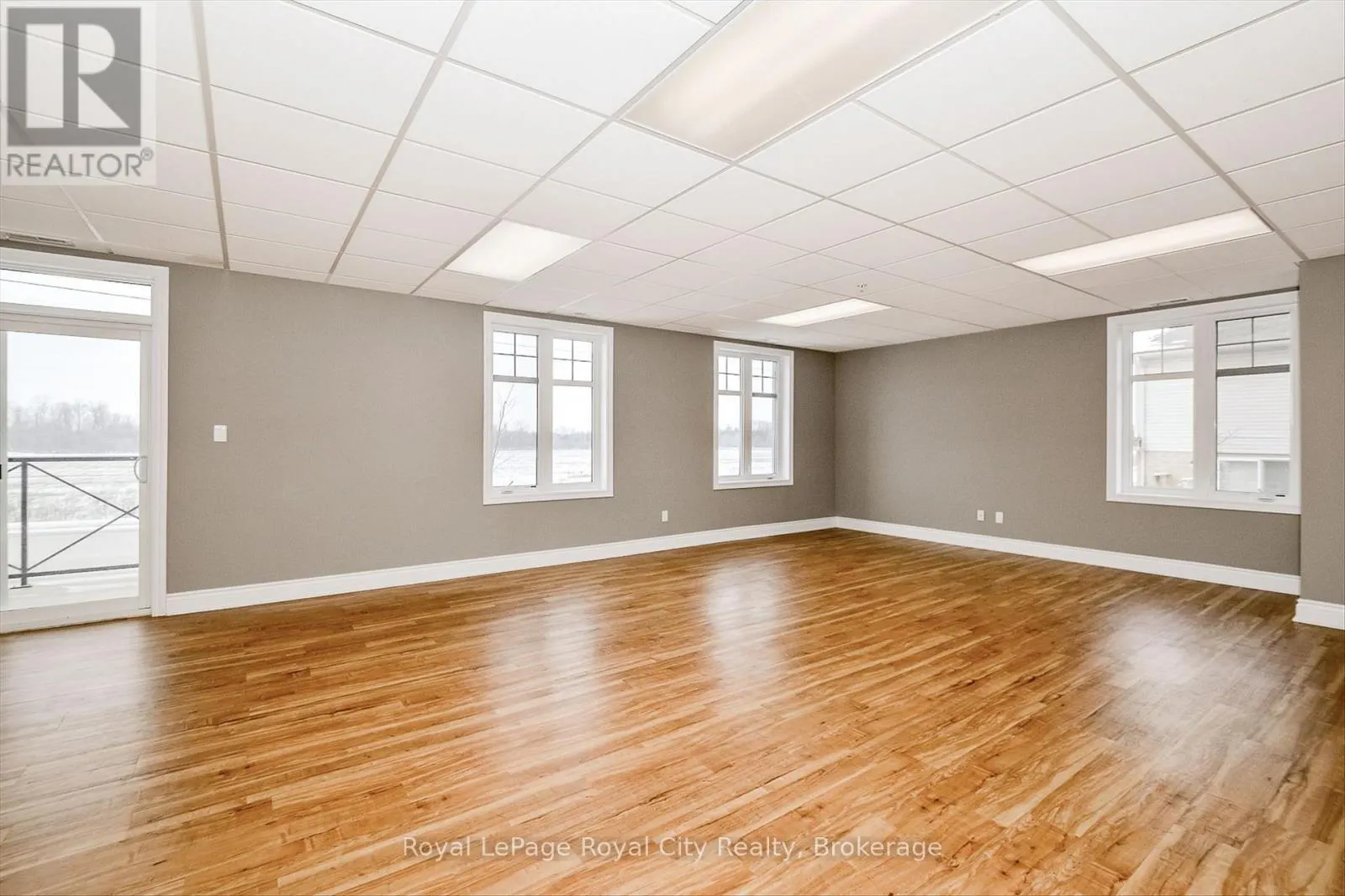 403 - 2 COLONIAL DRIVE #403