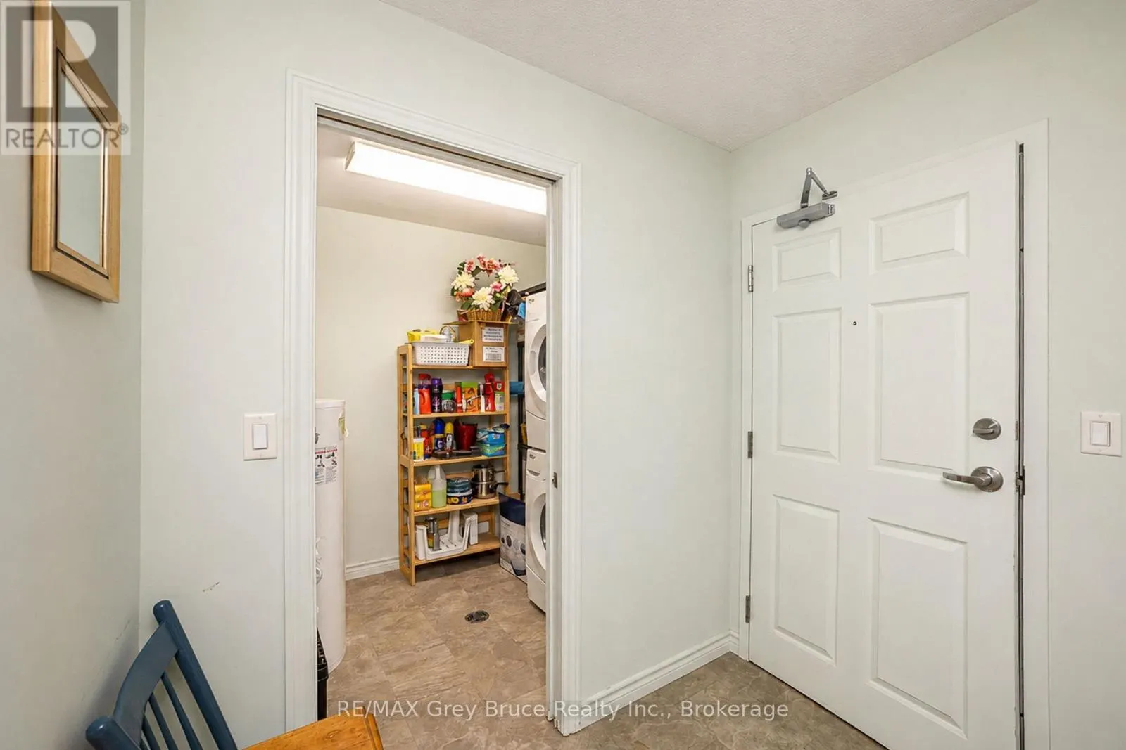 204 - 1050 1ST AVENUE W #204