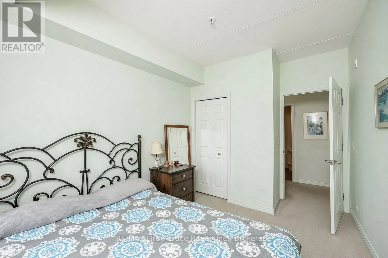 204 - 1050 1ST AVENUE W #204