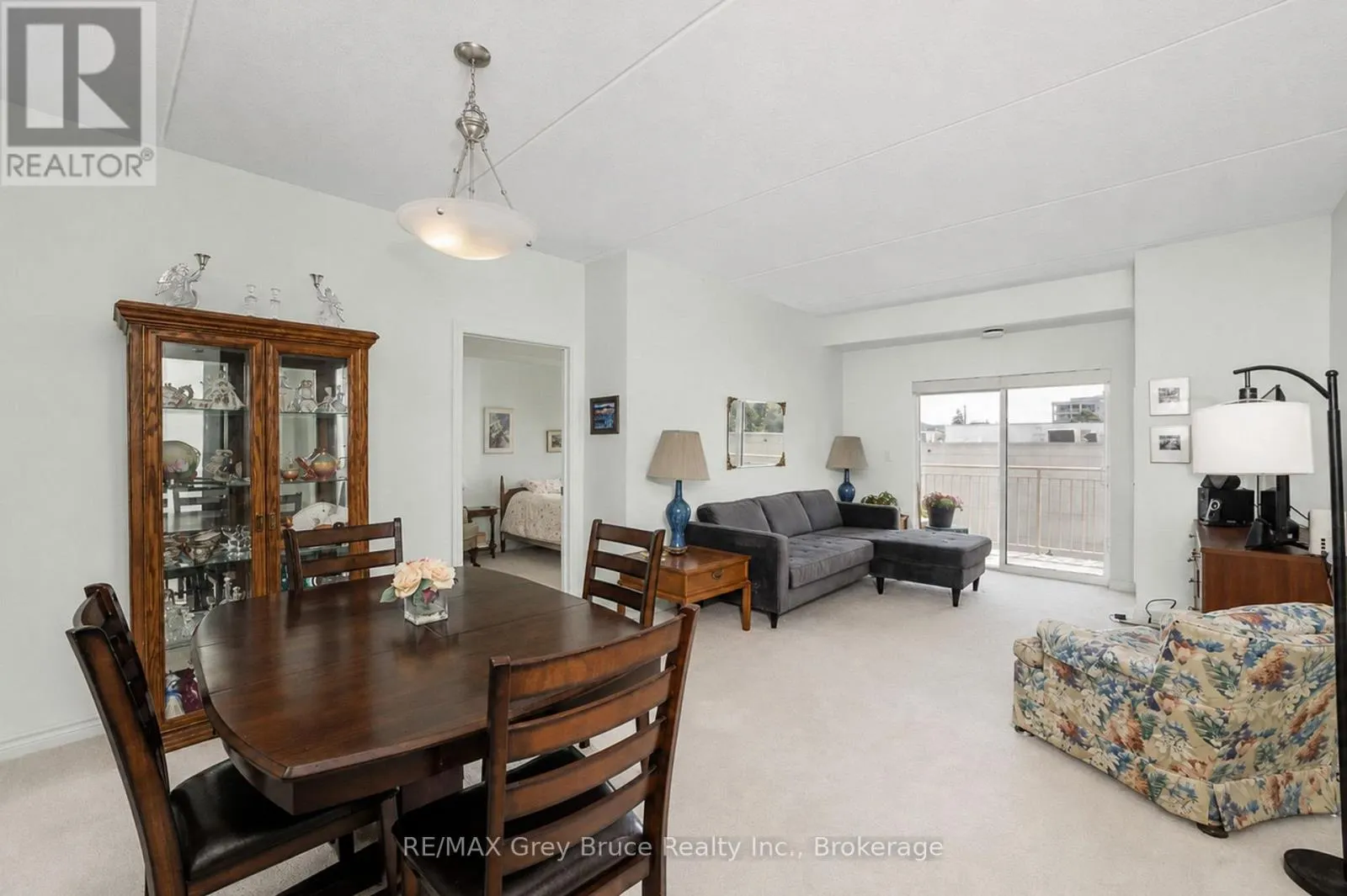 204 - 1050 1ST AVENUE W #204