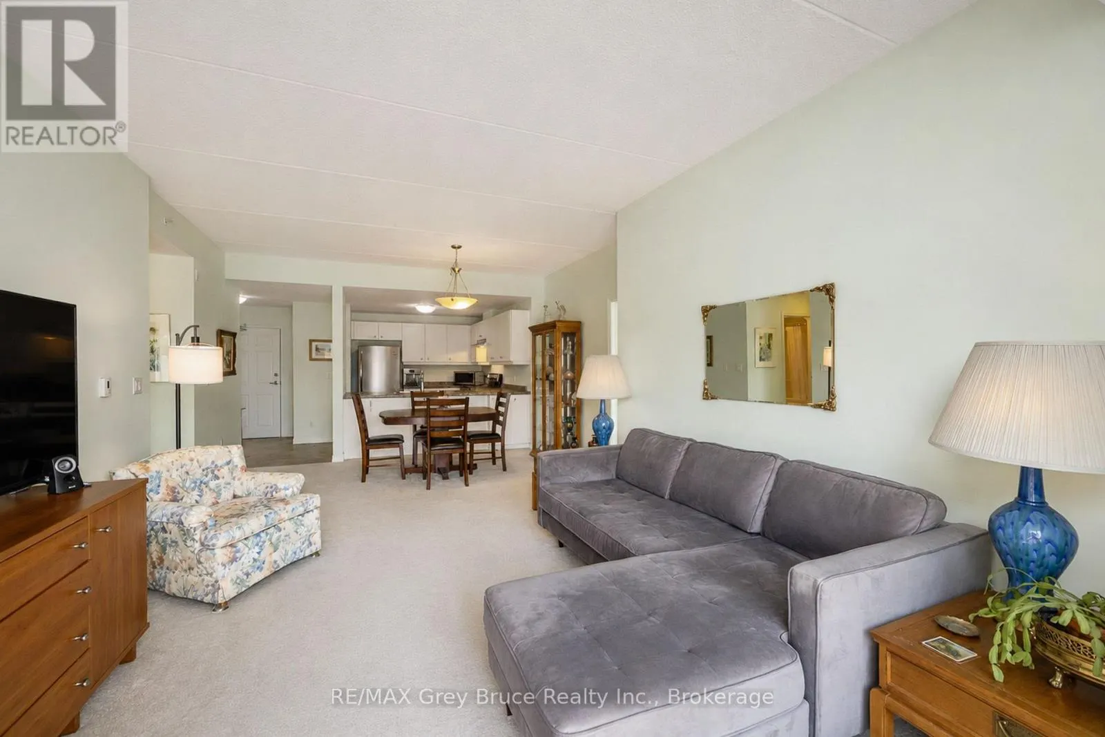 204 - 1050 1ST AVENUE W #204
