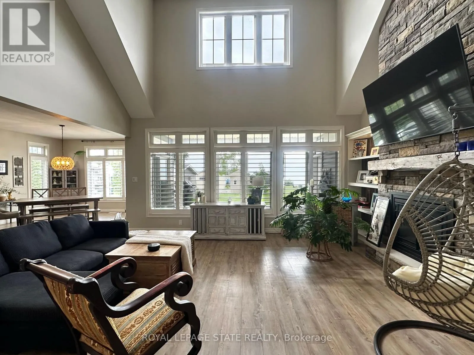3176 LAKESHORE ROAD
