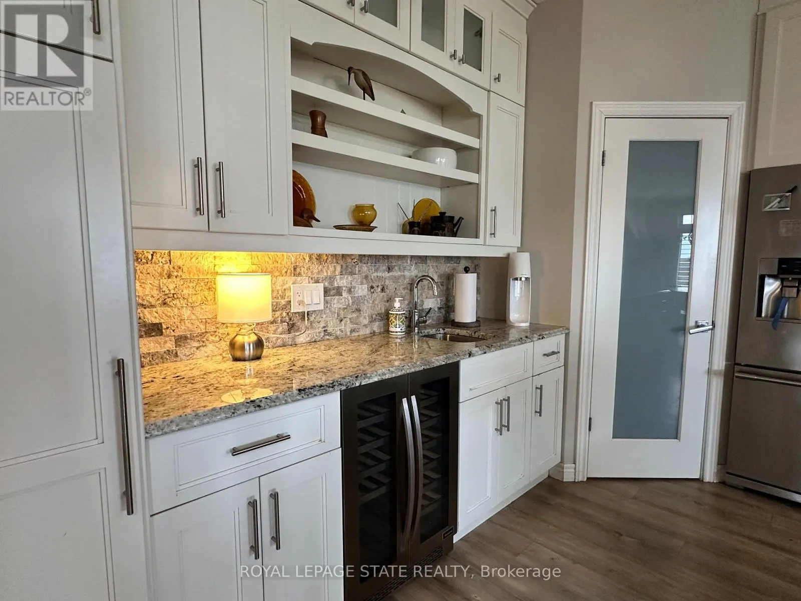 3176 LAKESHORE ROAD
