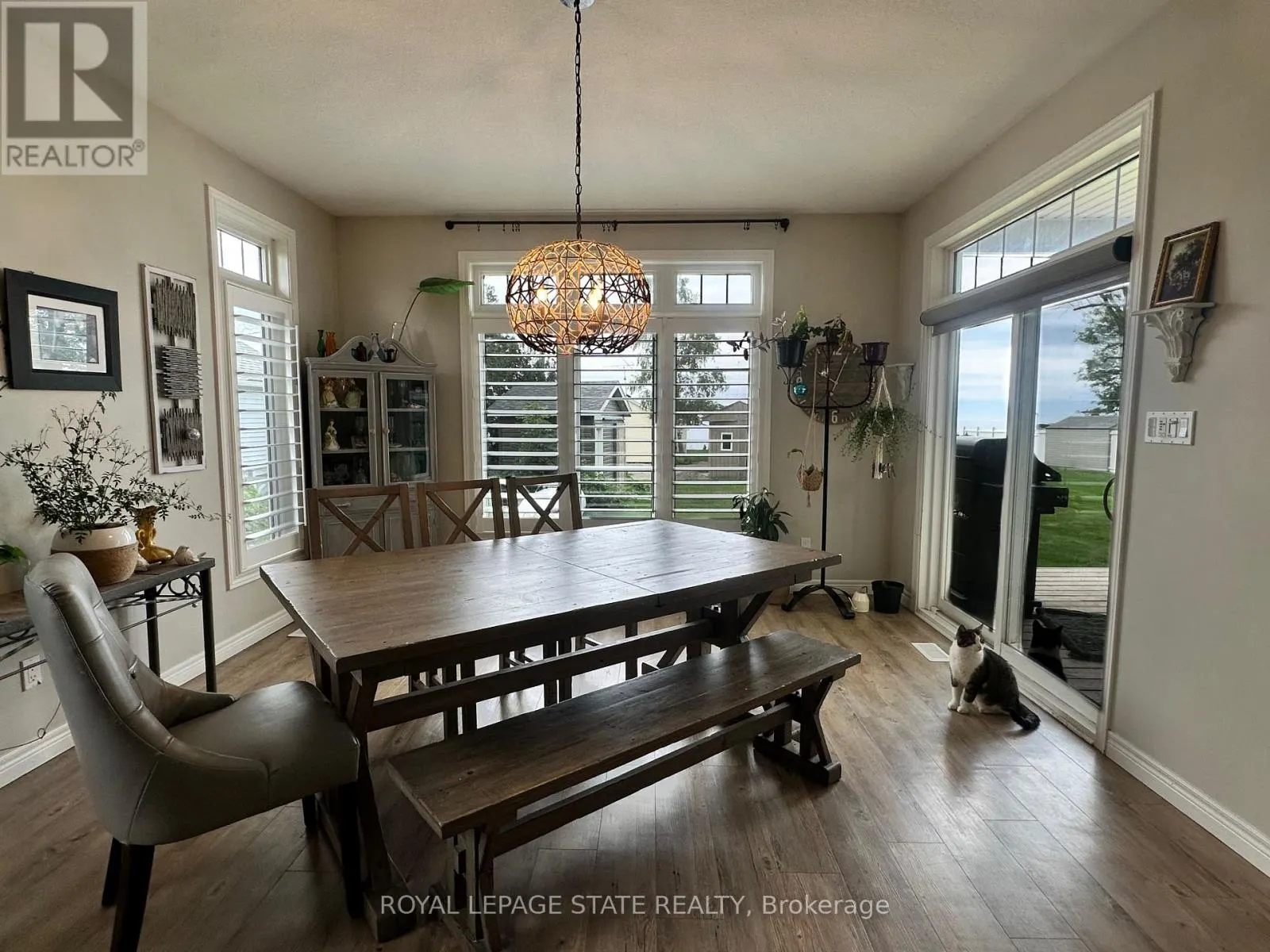 3176 LAKESHORE ROAD