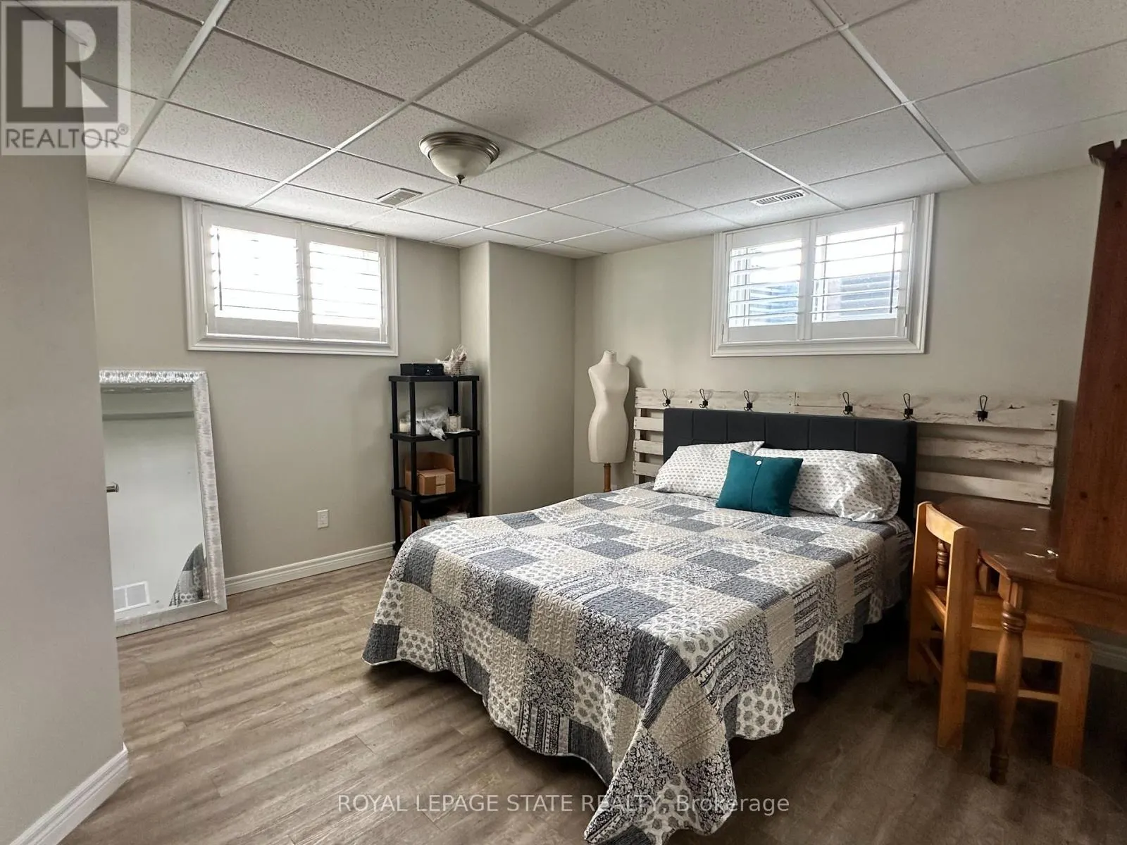 3176 LAKESHORE ROAD