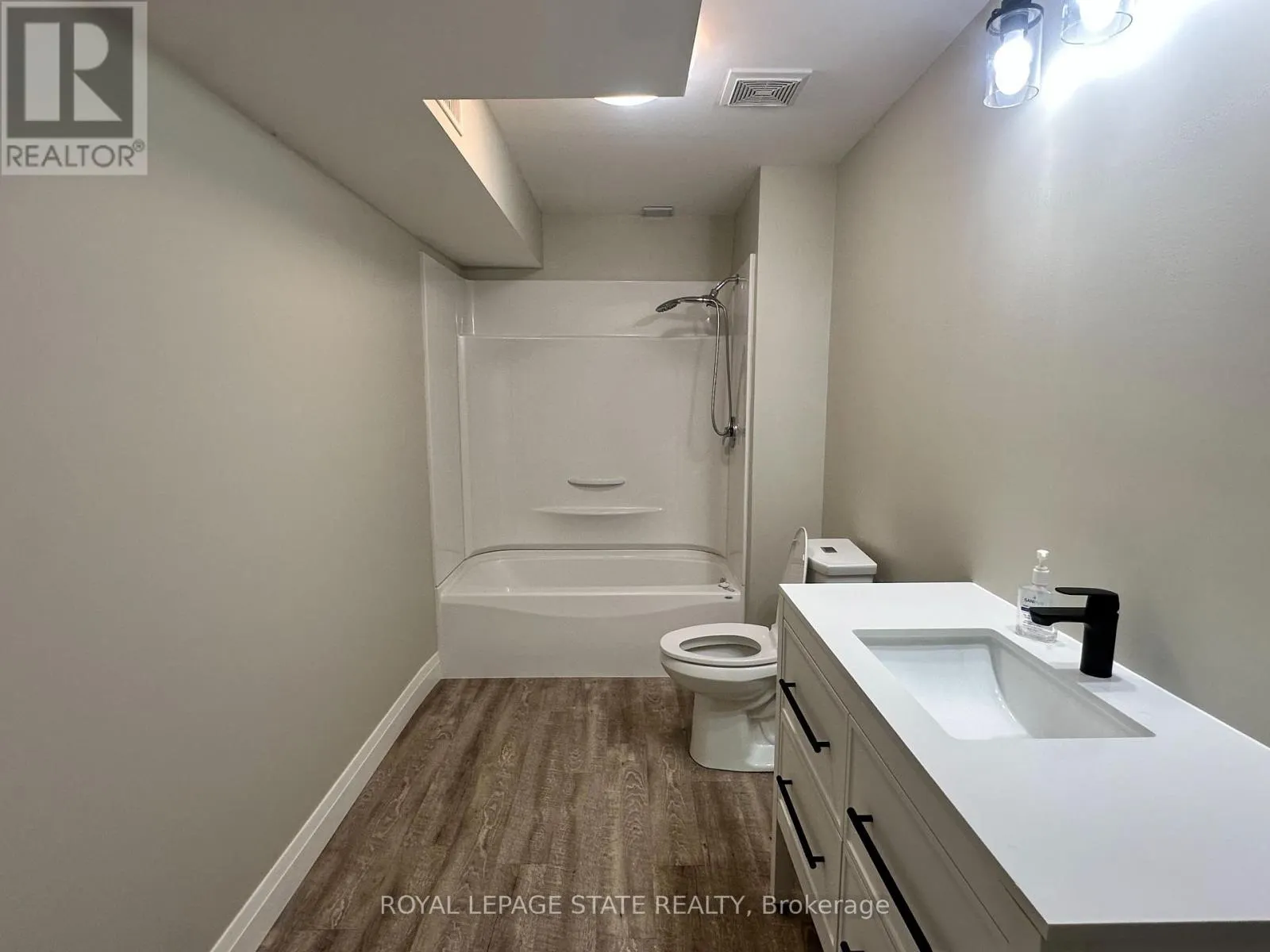 3176 LAKESHORE ROAD