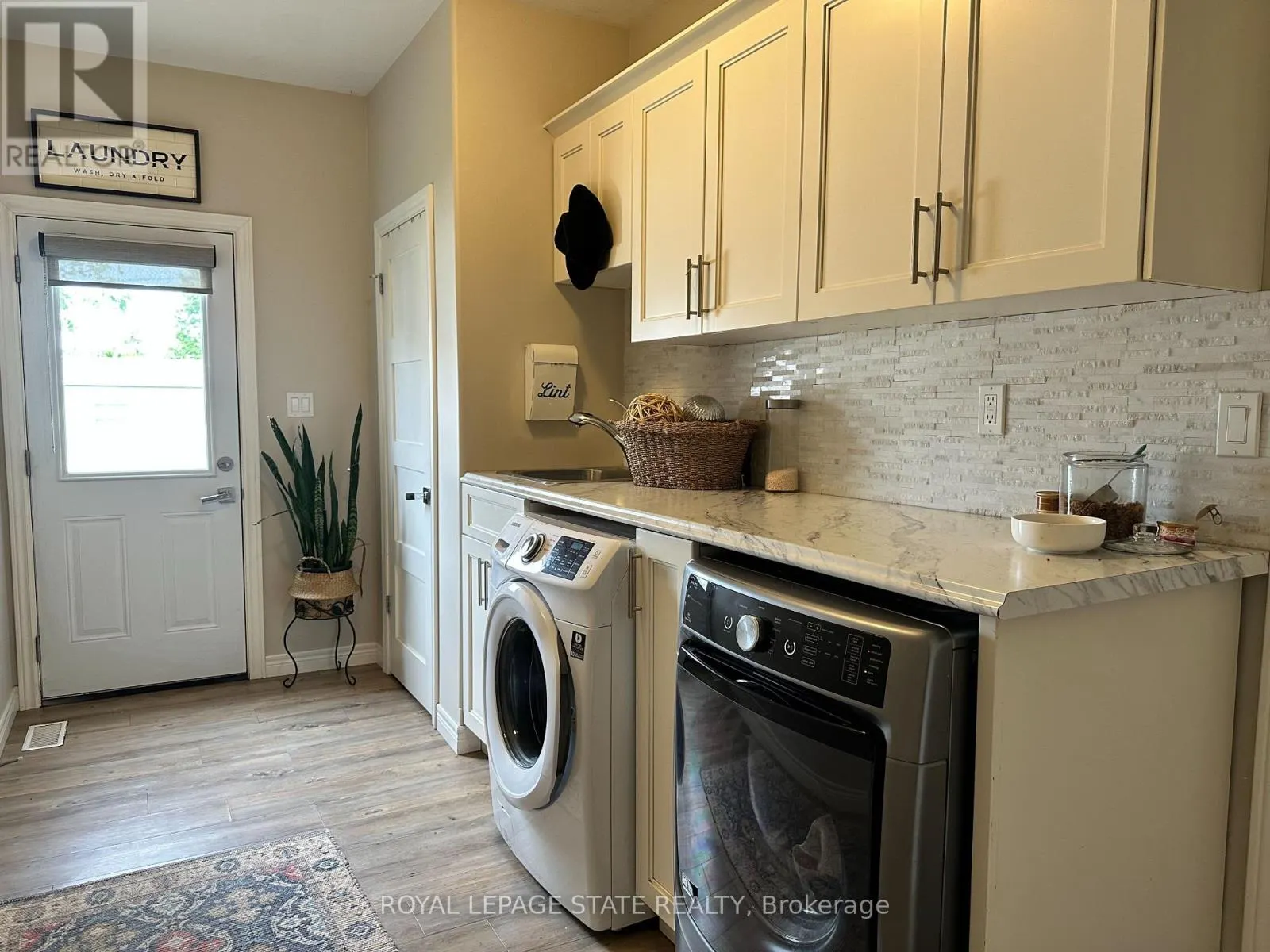 3176 LAKESHORE ROAD