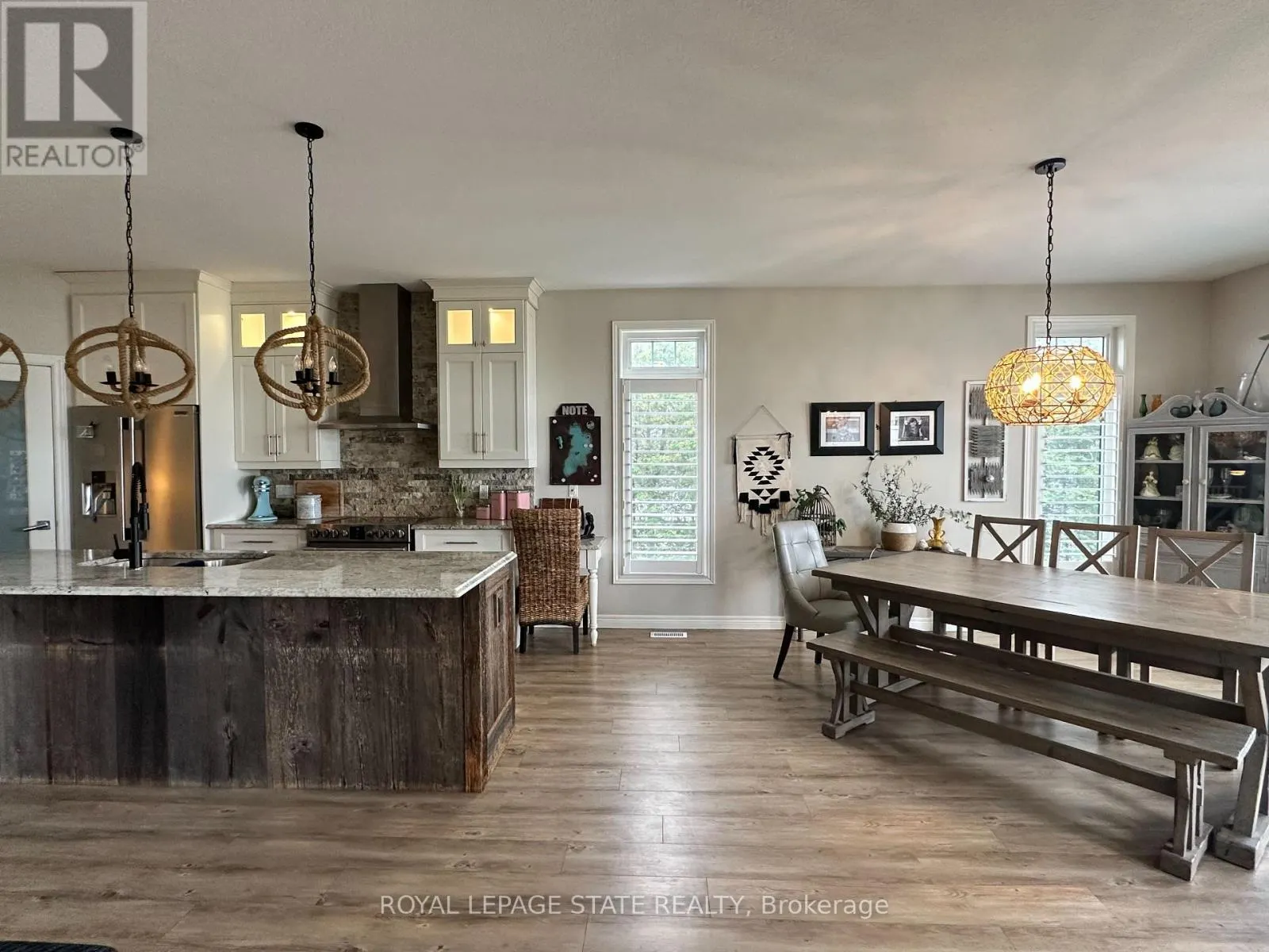 3176 LAKESHORE ROAD