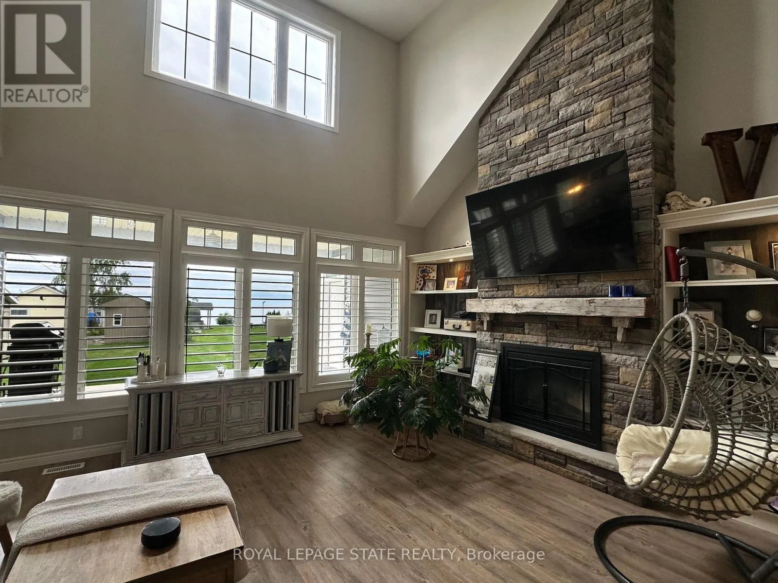 3176 LAKESHORE ROAD