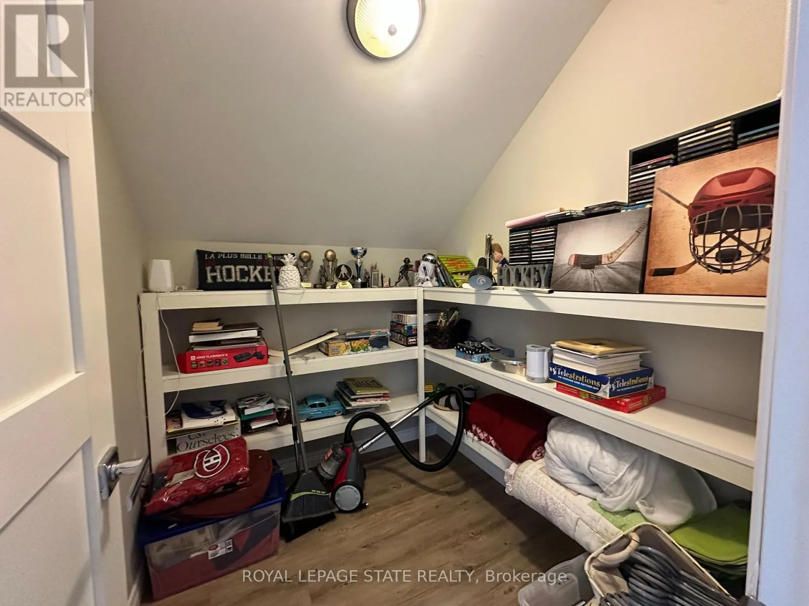 3176 LAKESHORE ROAD