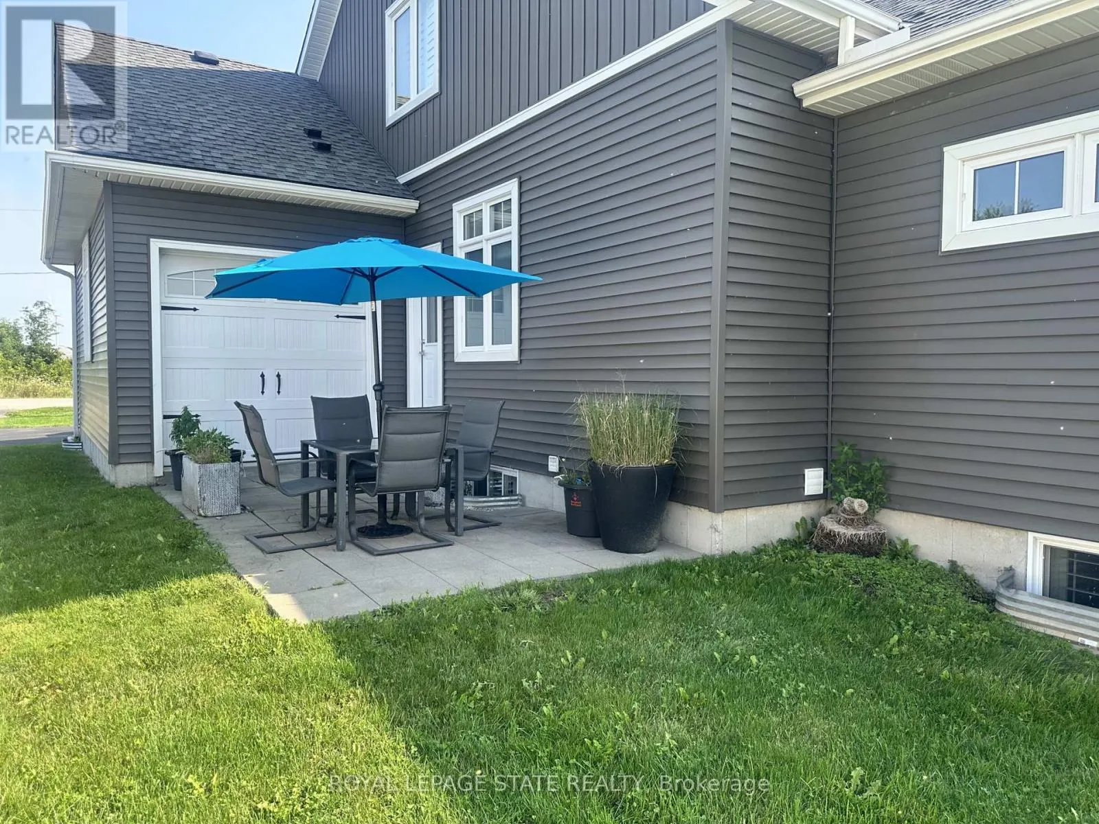 3176 LAKESHORE ROAD