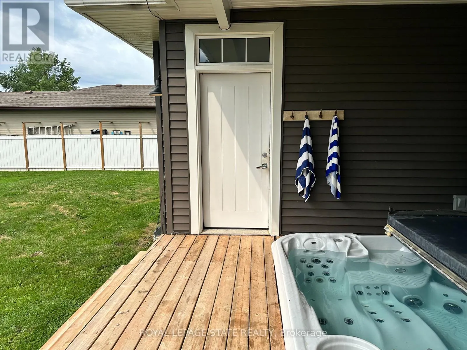 3176 LAKESHORE ROAD