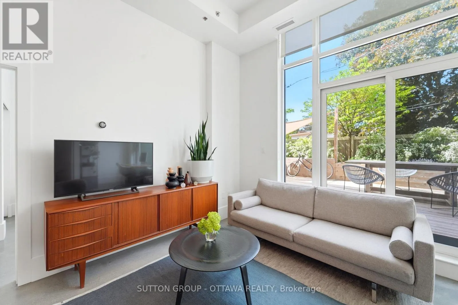 110 - 101 RICHMOND ROAD