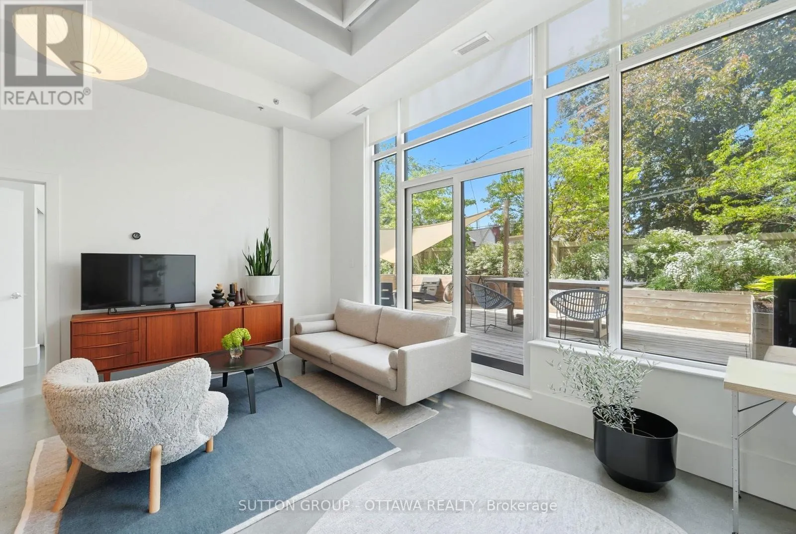 110 - 101 RICHMOND ROAD