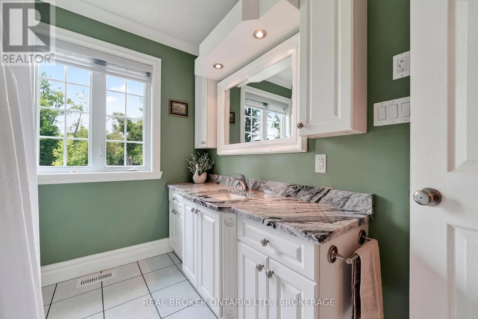 18523 KENYON CONC RD 1 ROAD