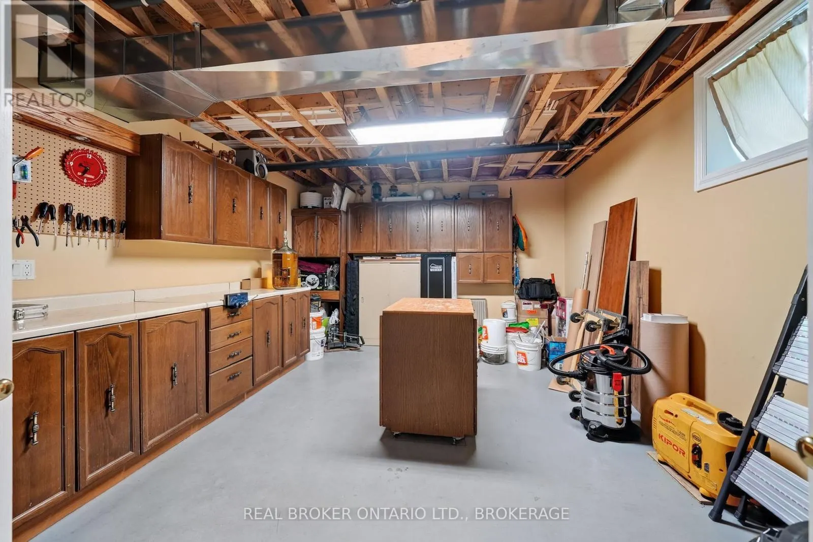 18523 KENYON CONC RD 1 ROAD