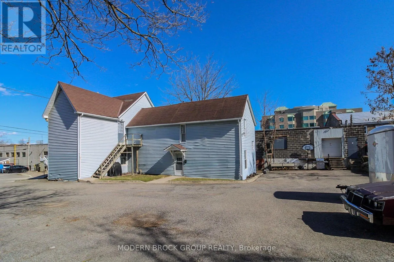 26 KING STREET E