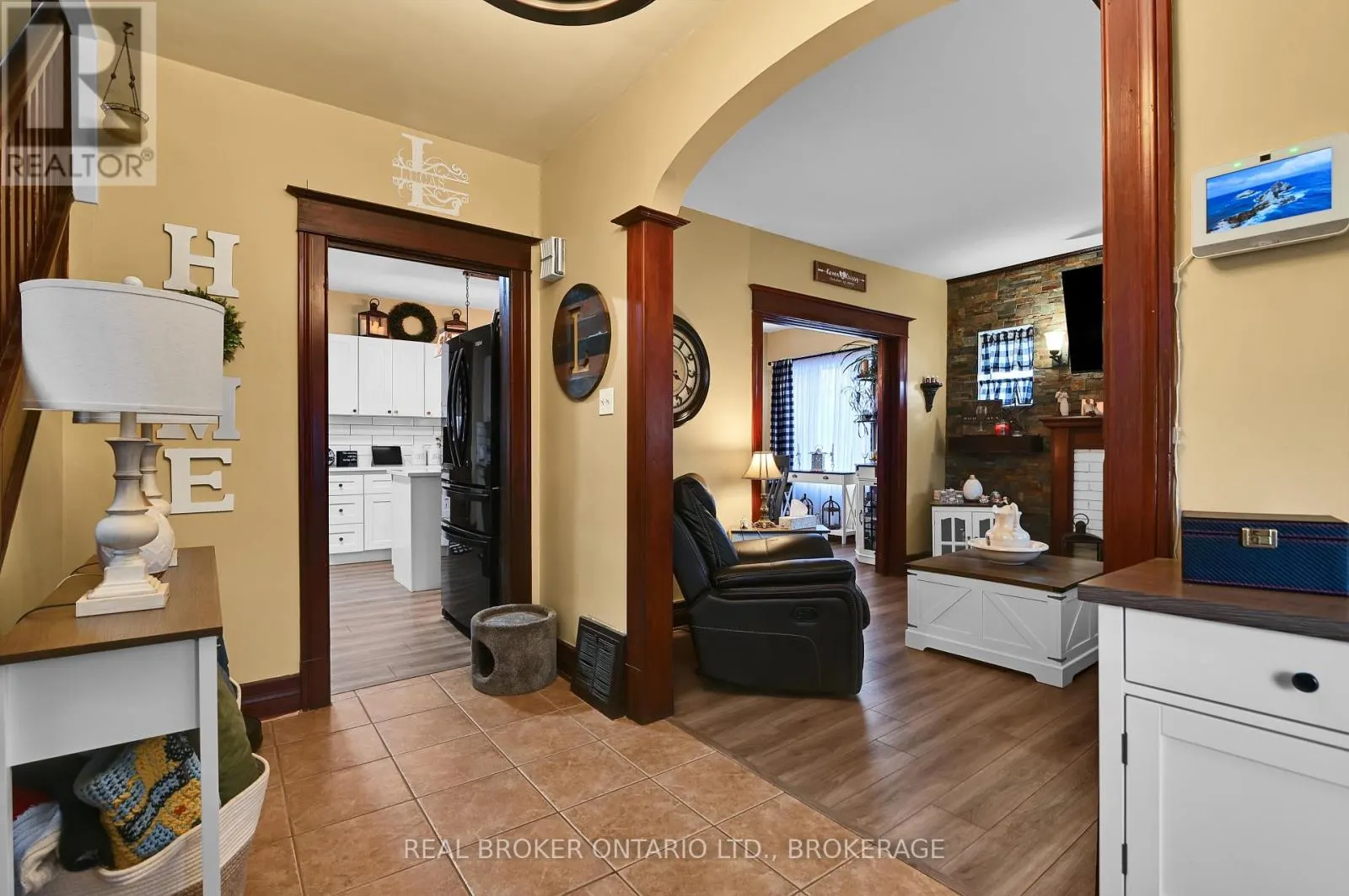 214 FOURTH STREET W