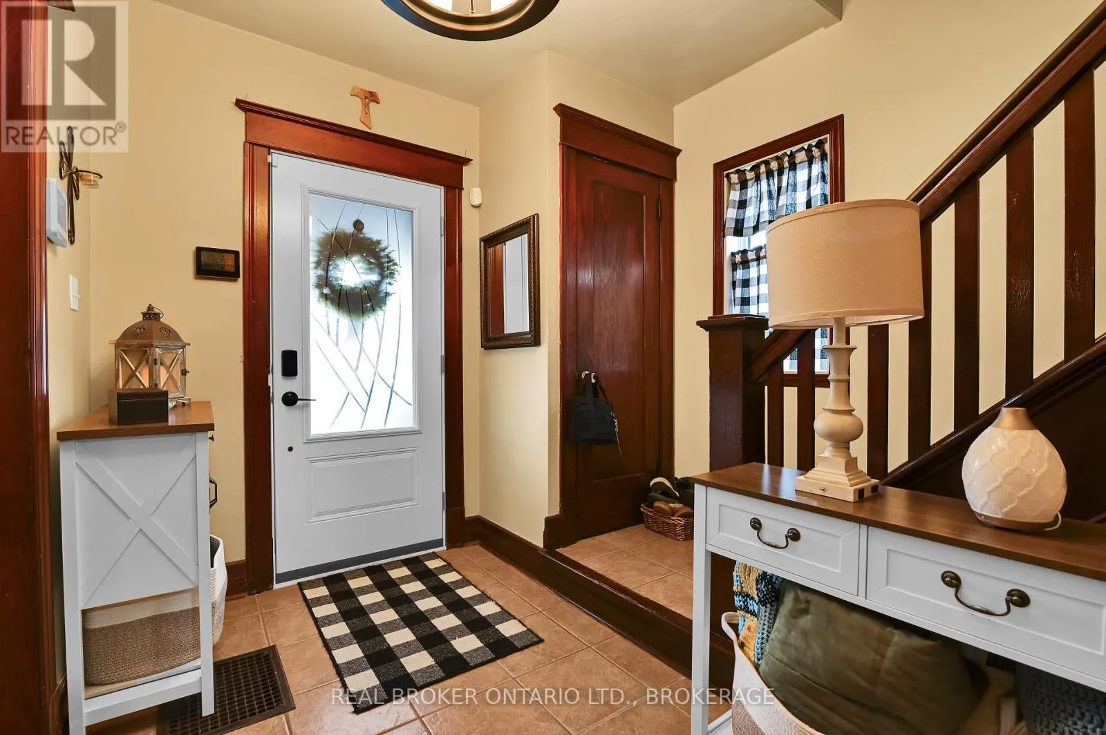 214 FOURTH STREET W