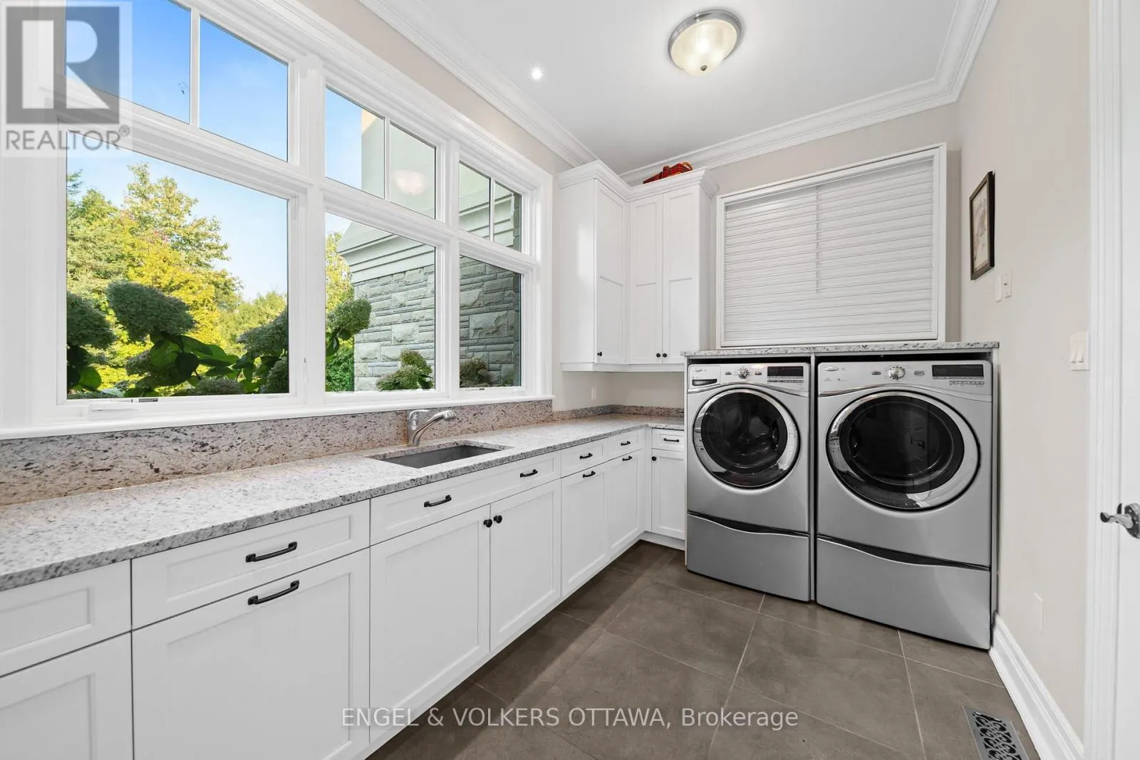 1408 BLACKHORSE COURT