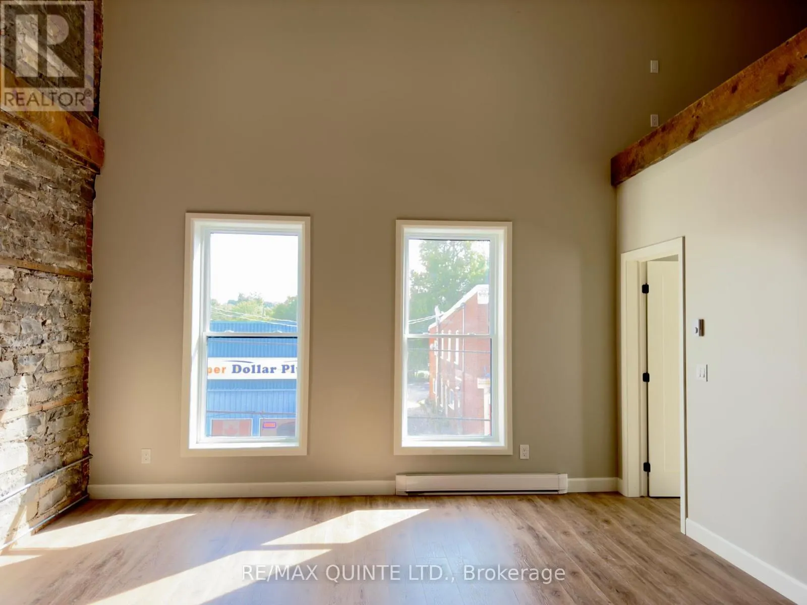 7 - 330 VICTORIA STREET #7