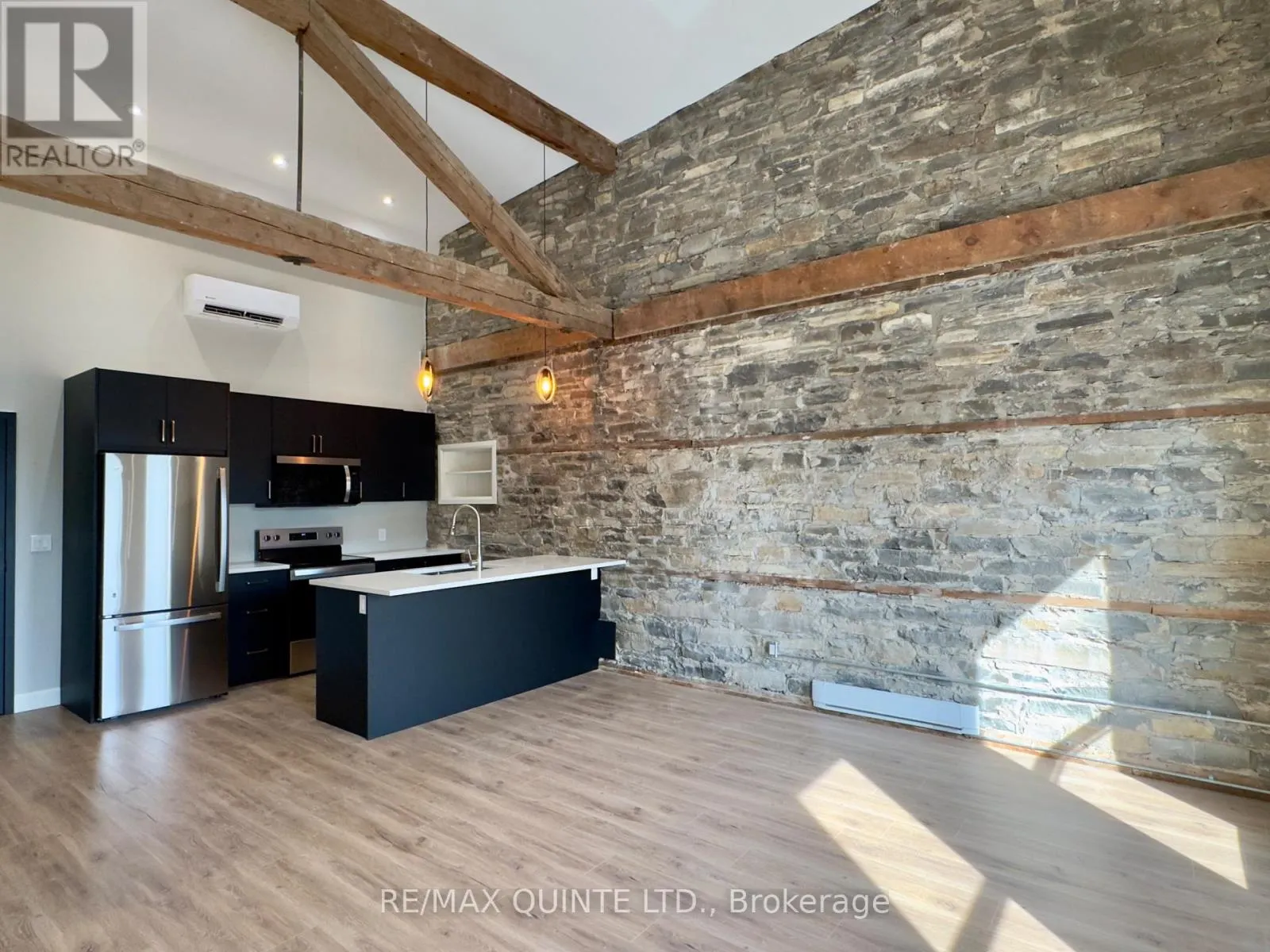 7 - 330 VICTORIA STREET #7
