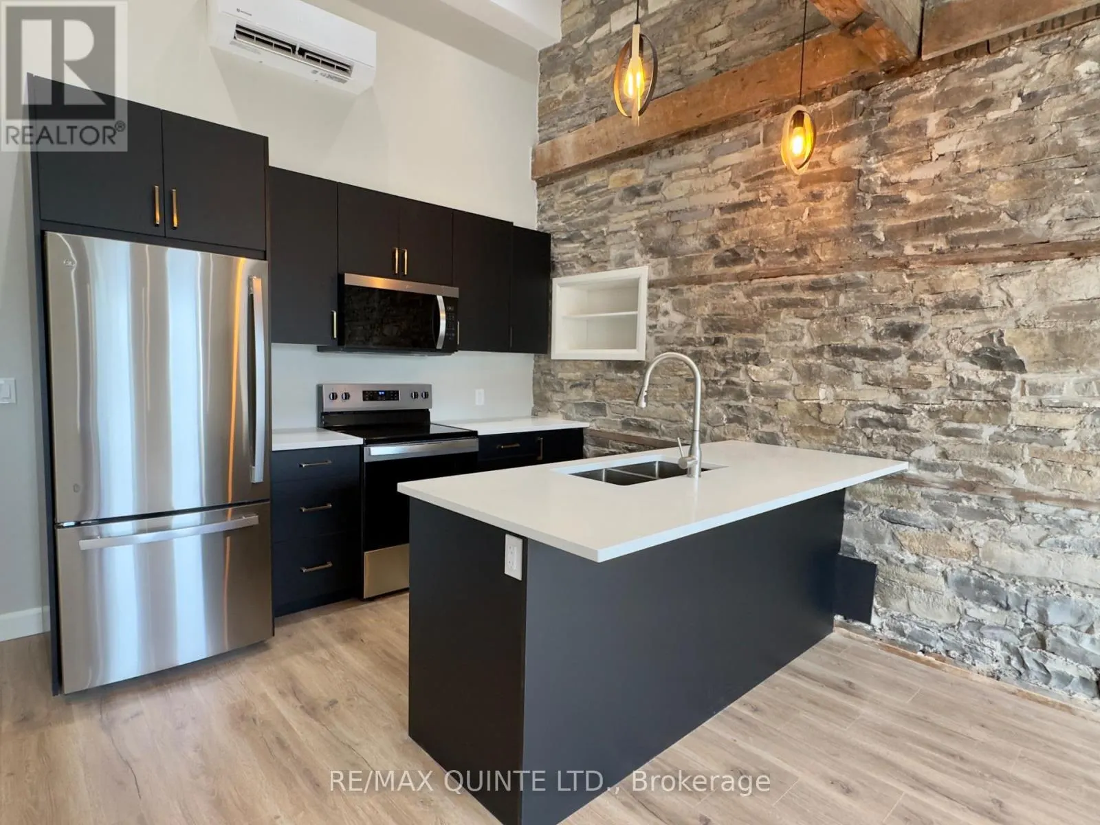 7 - 330 VICTORIA STREET #7