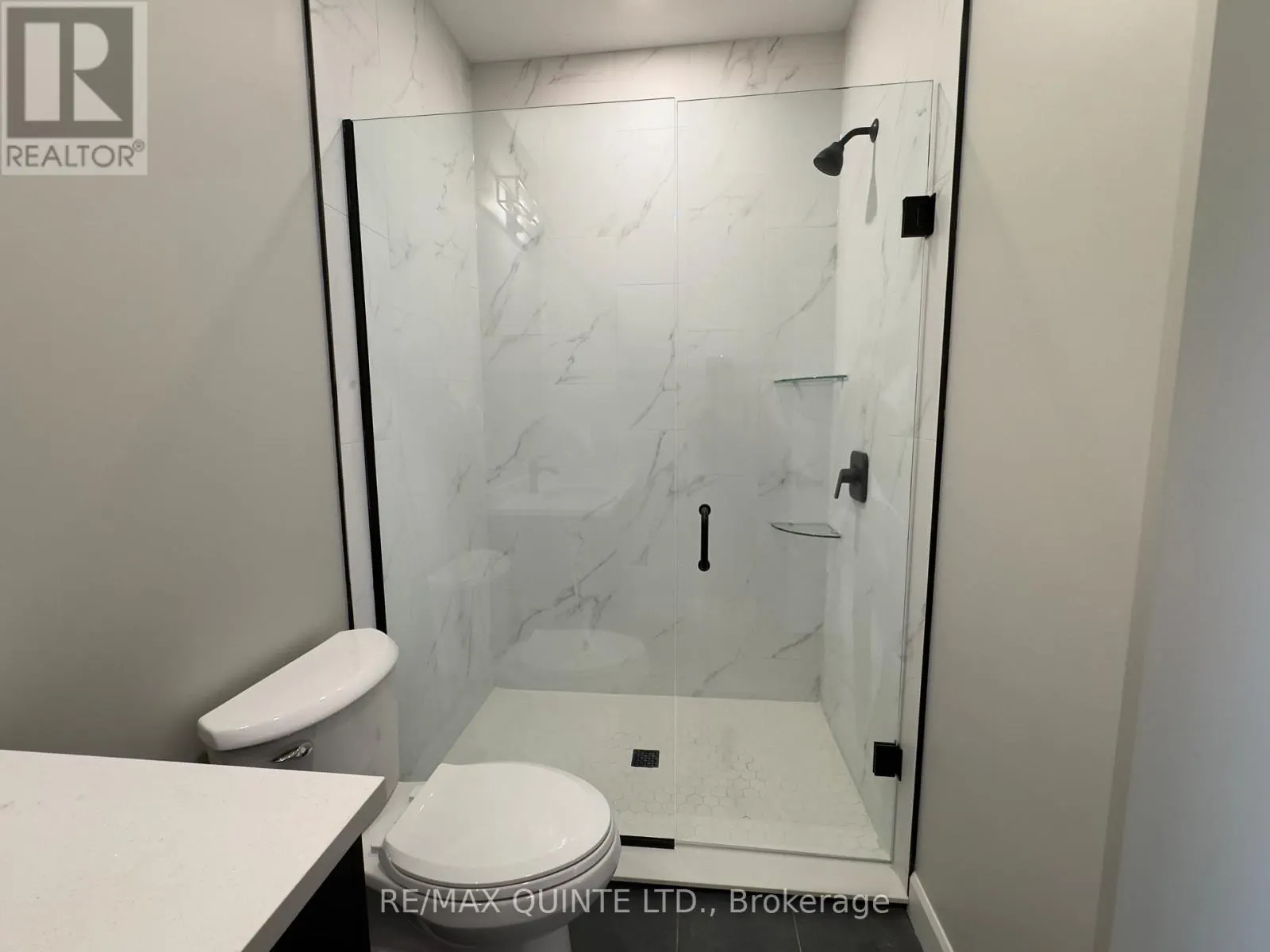 7 - 330 VICTORIA STREET #7