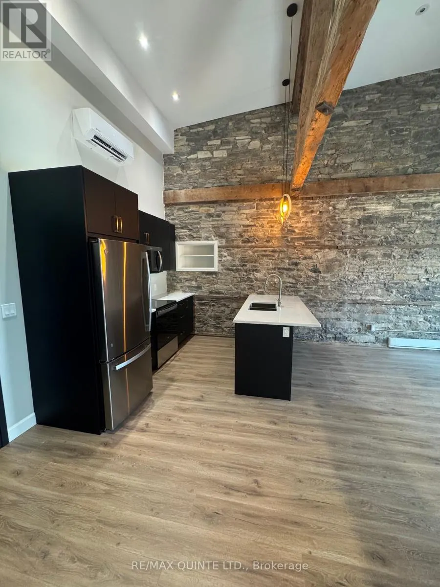 7 - 330 VICTORIA STREET #7