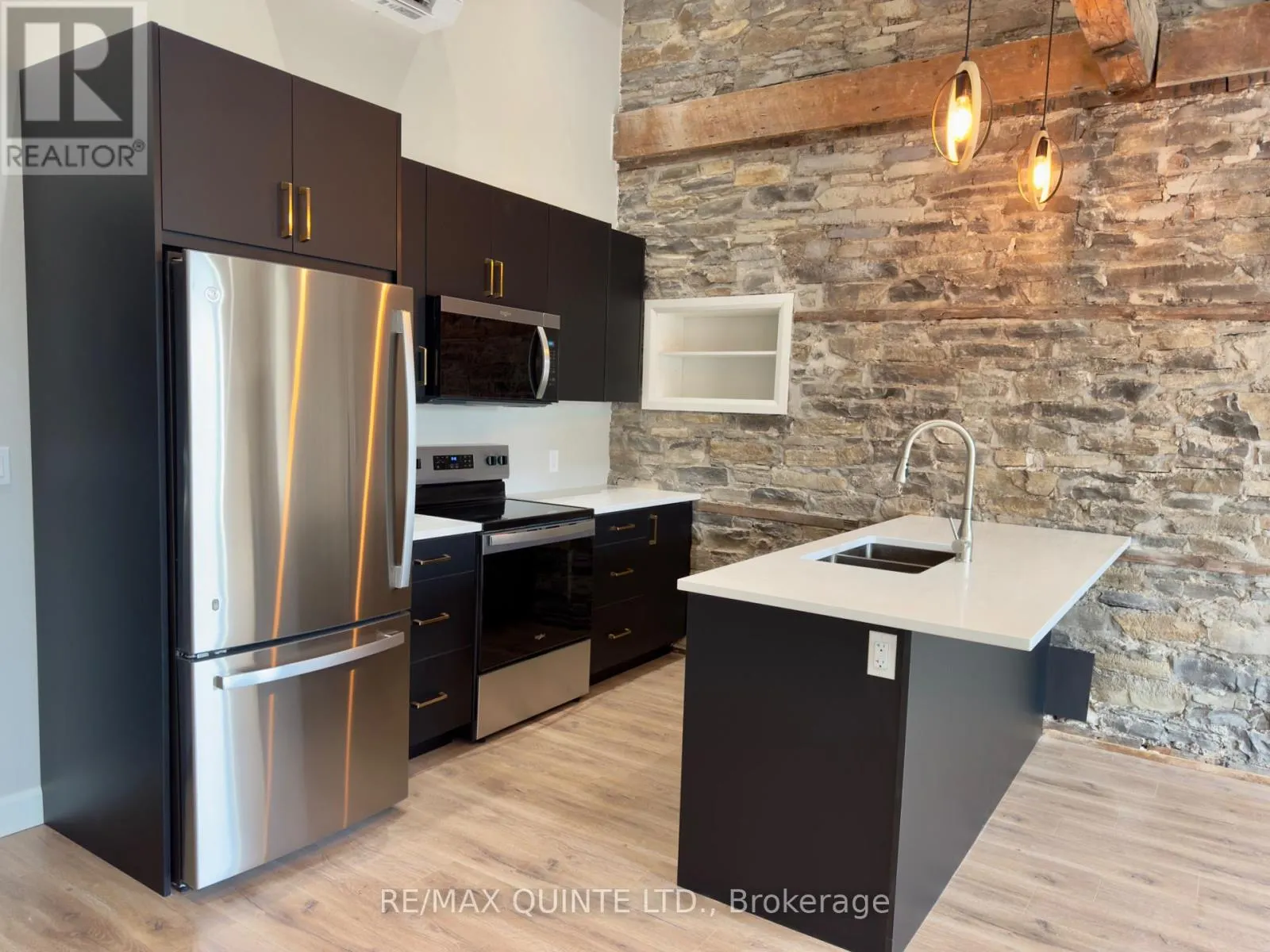 7 - 330 VICTORIA STREET #7