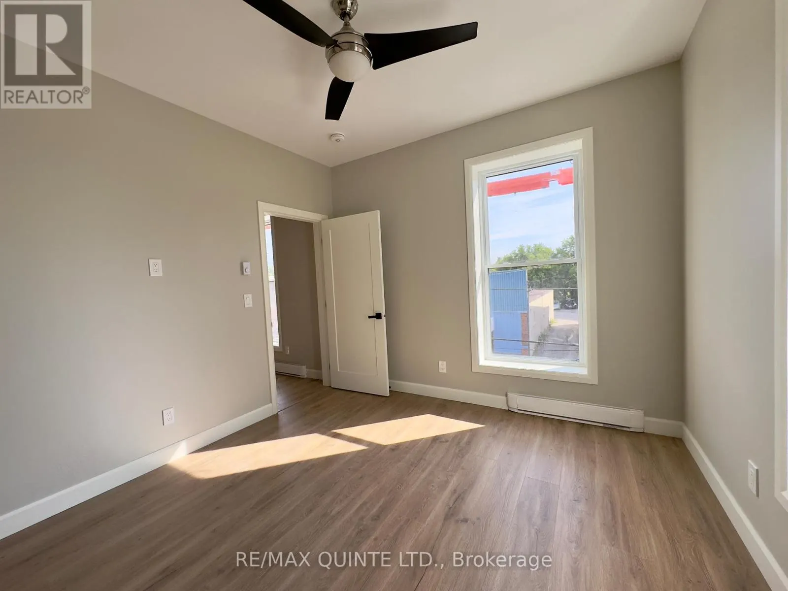 7 - 330 VICTORIA STREET #7