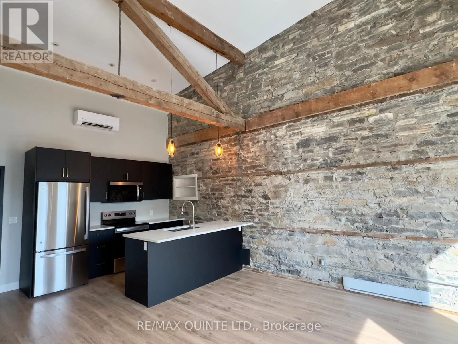 7 - 330 VICTORIA STREET #7