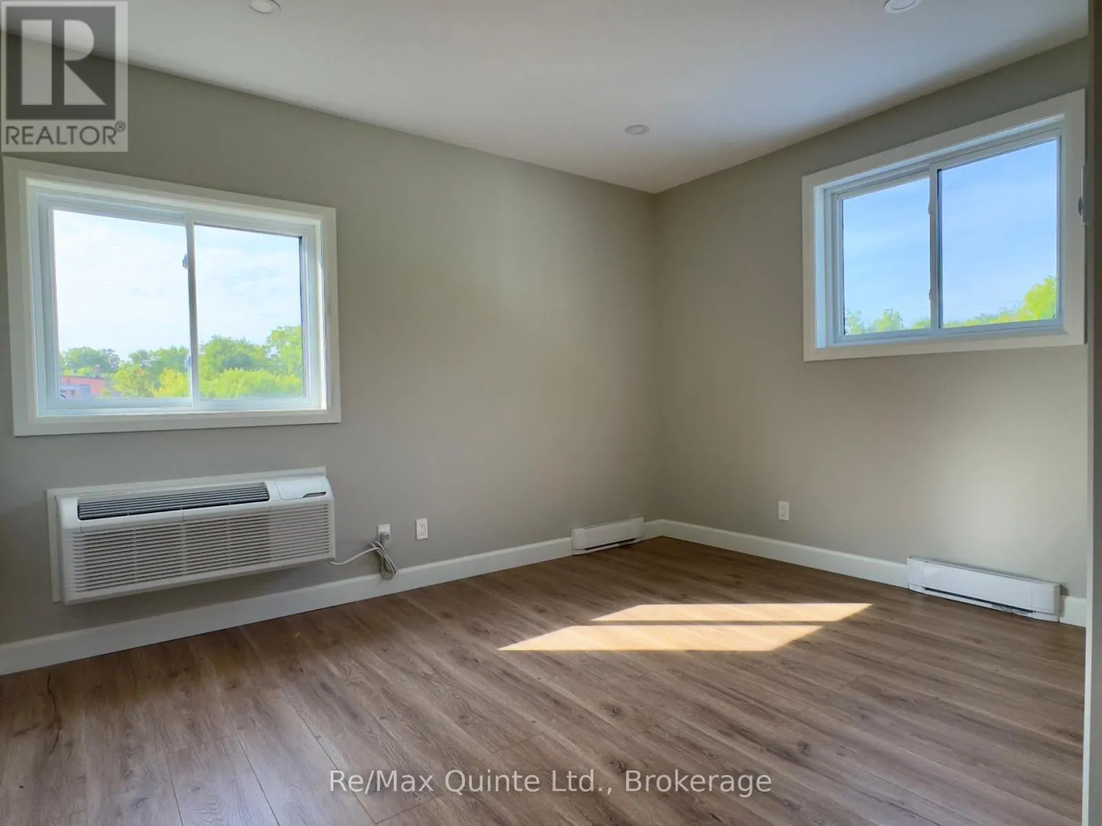 4 - 330 VICTORIA STREET #4