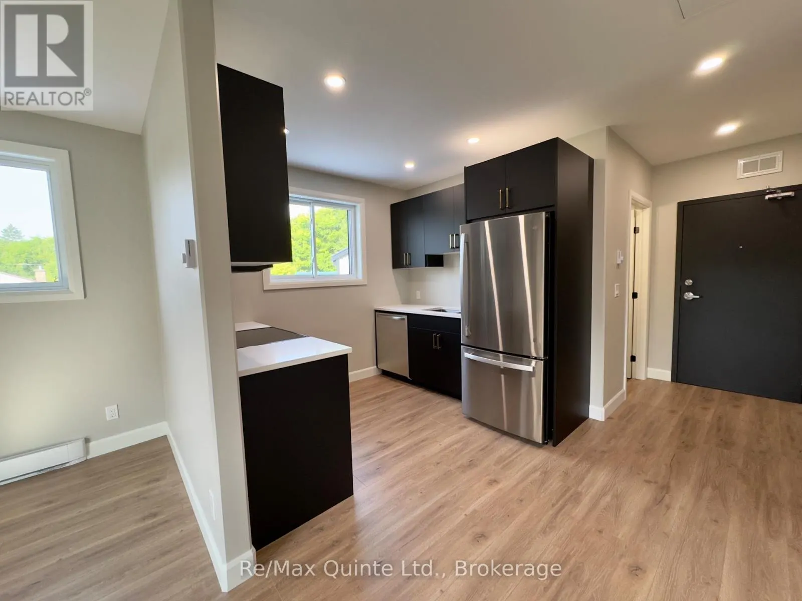 4 - 330 VICTORIA STREET #4