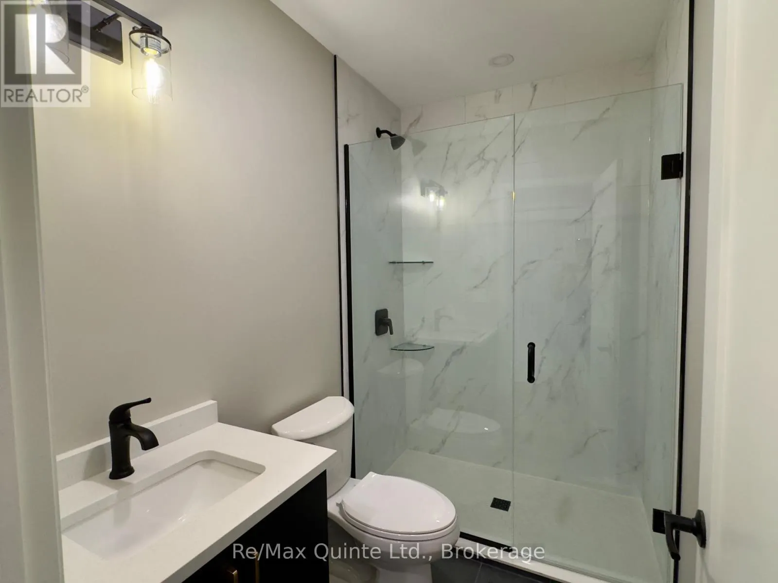 4 - 330 VICTORIA STREET #4
