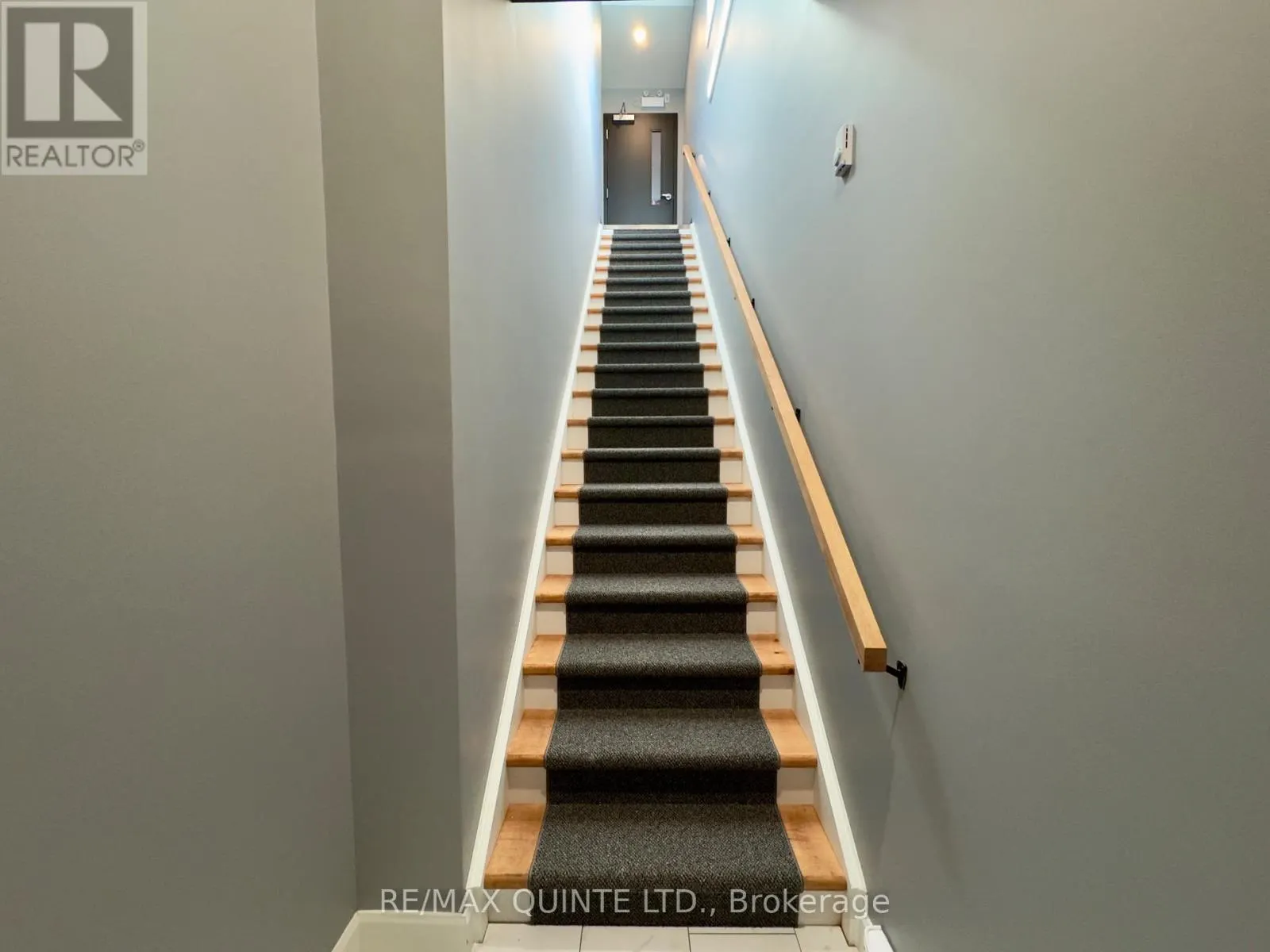 4 - 330 VICTORIA STREET #4