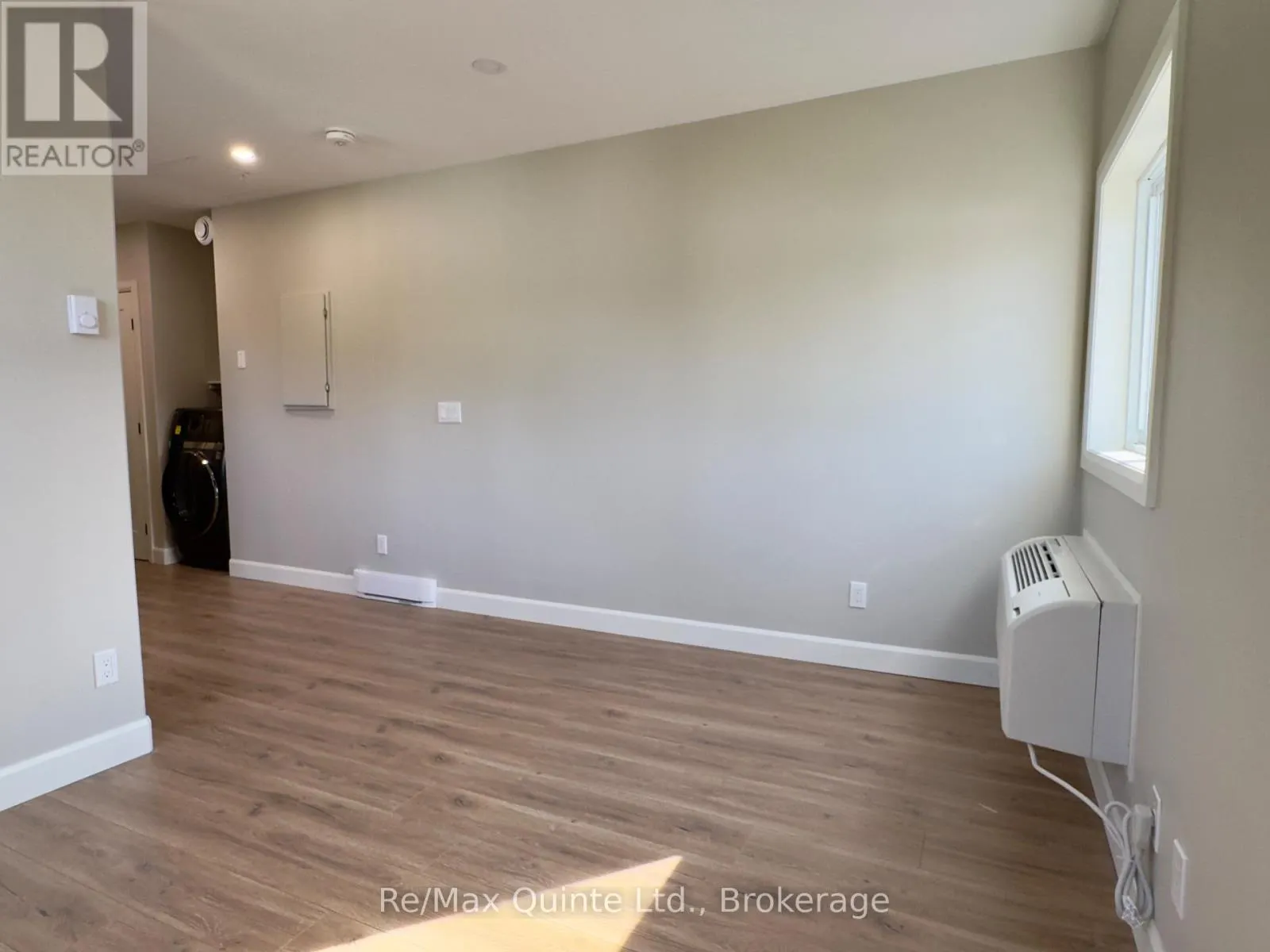 4 - 330 VICTORIA STREET #4