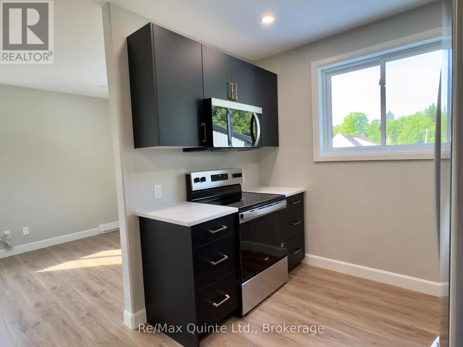 4 - 330 VICTORIA STREET #4