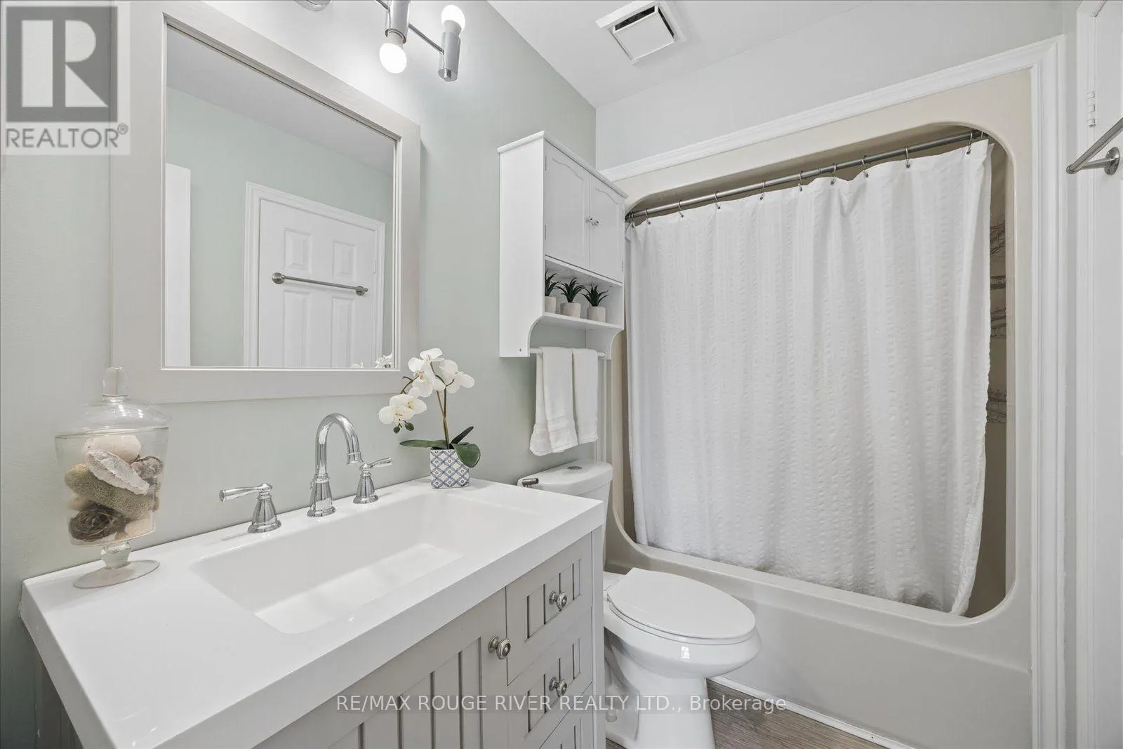 F205 - 182 D'ARCY STREET