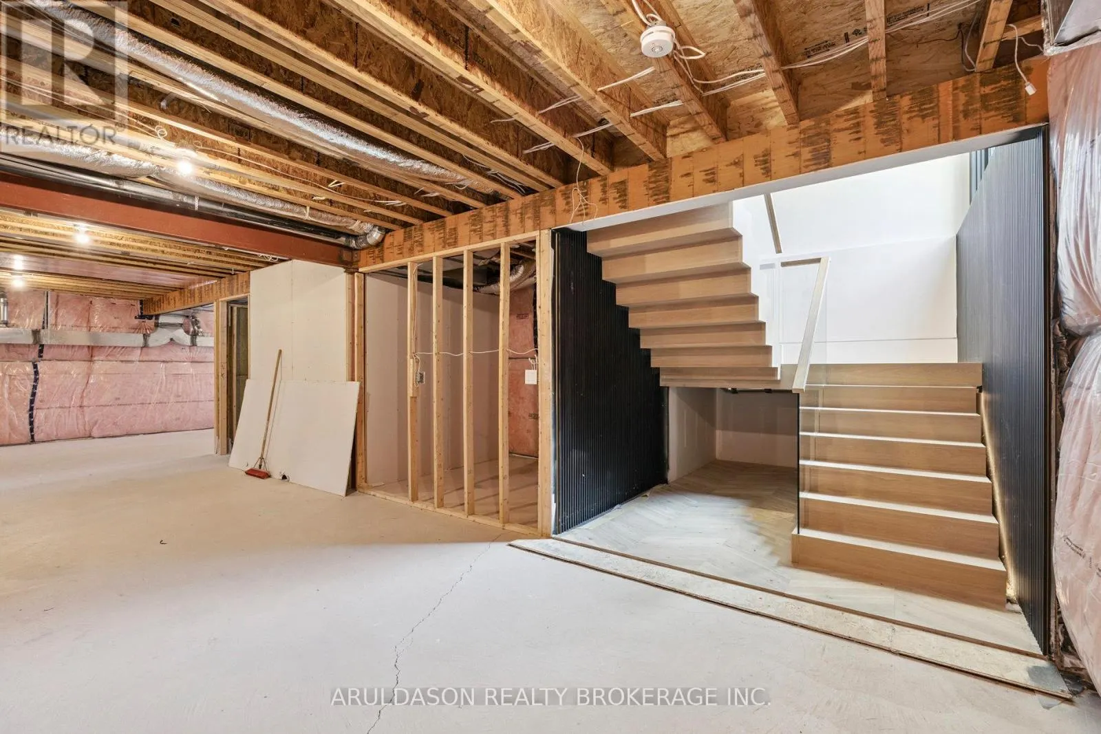 1135 BALFOUR STREET