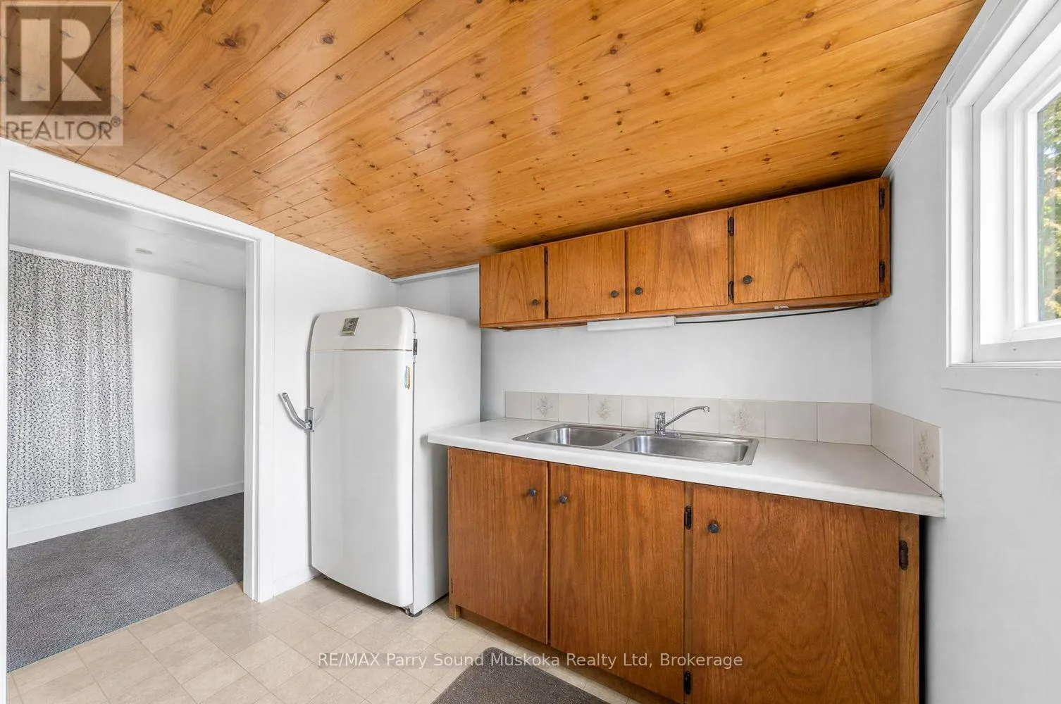 418 WHITESTONE LK ROAD