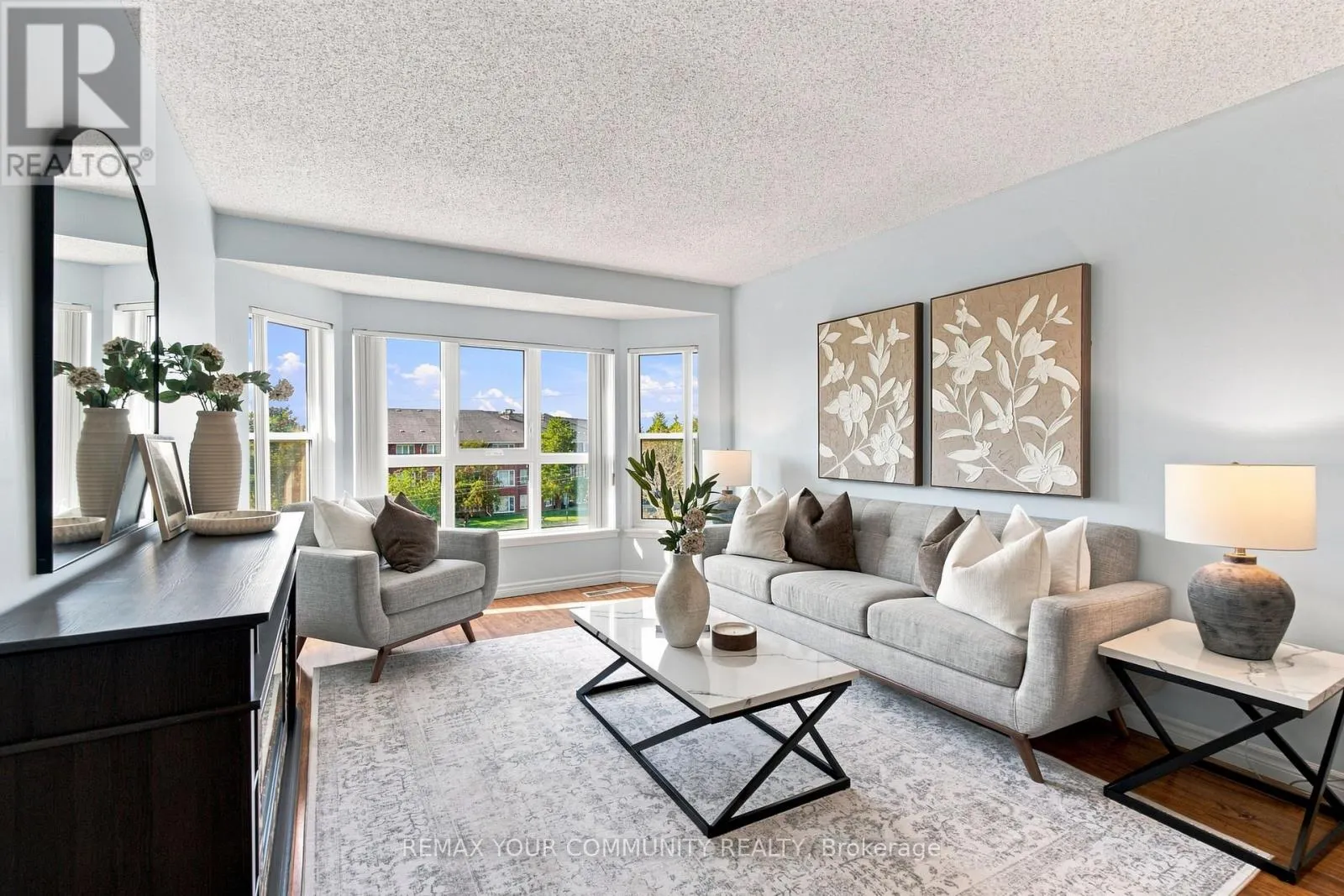 308 - 4 HERITAGE WAY