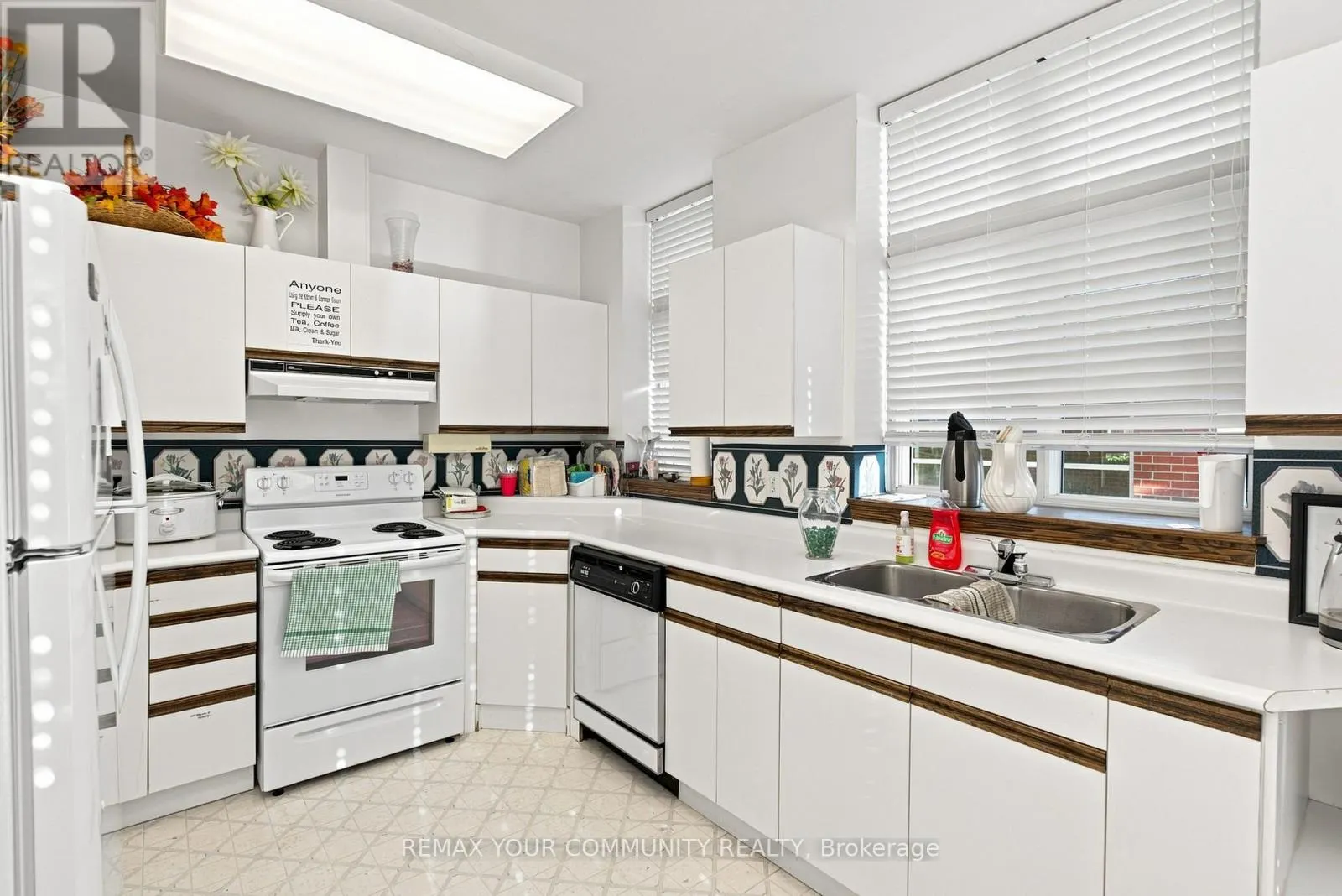 308 - 4 HERITAGE WAY