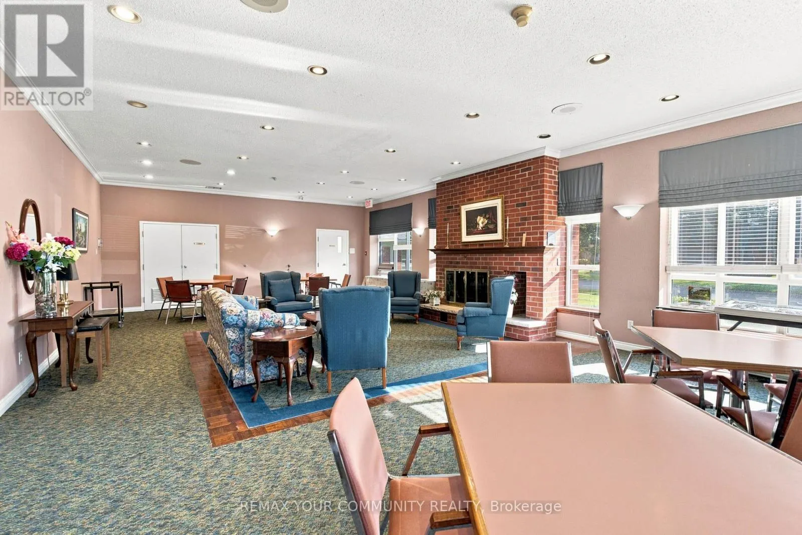 308 - 4 HERITAGE WAY
